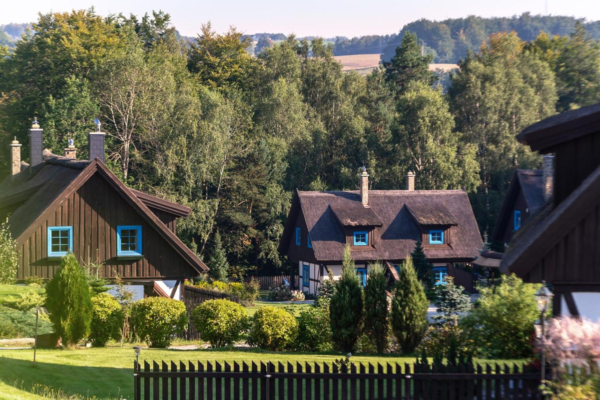 Kaszuby, Dom Kaszubski Nad Jeziorem Danielowa Dolina Szymbark  Exterior photo